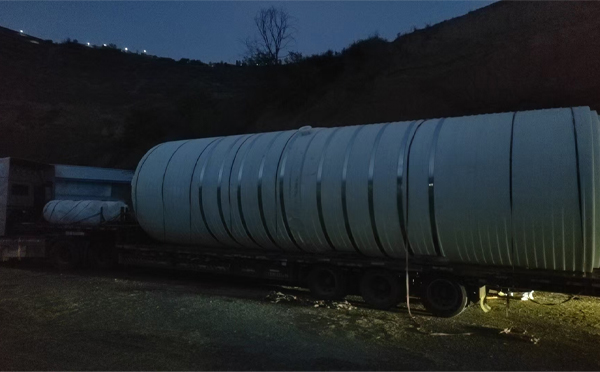 华亭圆桶运输途中