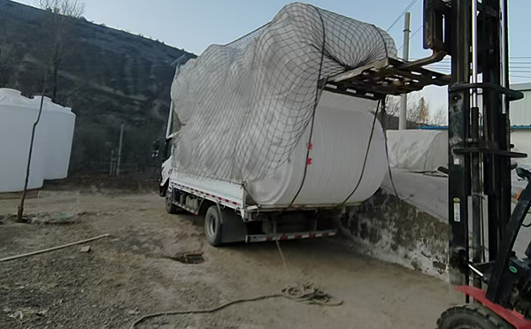 华亭塑料桶批量交付案例：满足多行业高标容器需求的一站式解决方案